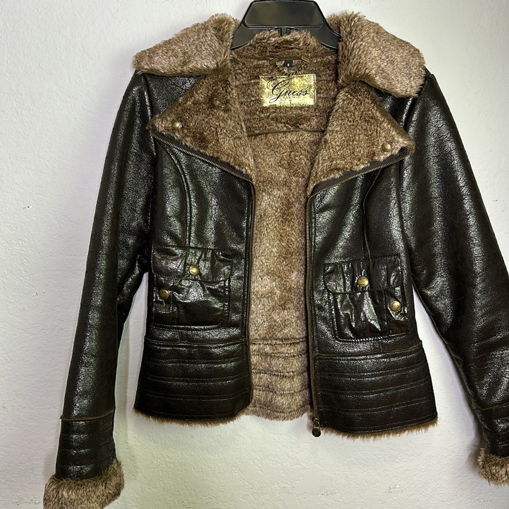 Guess - Picture 3 of 17